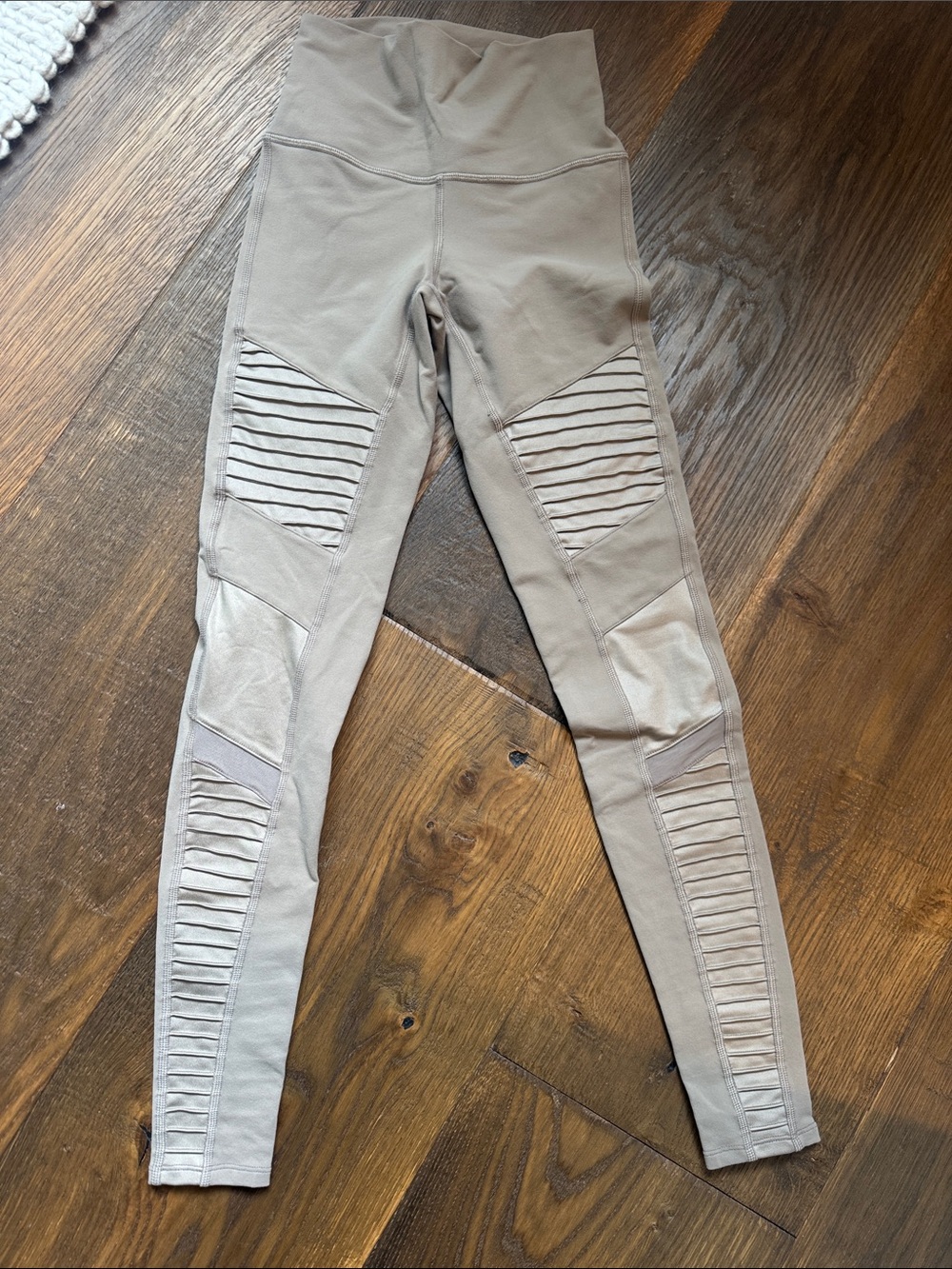 Alo Leggings